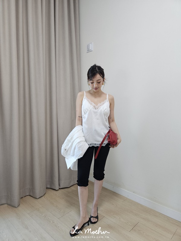 細肩寬蕾絲滾邊緞面背心